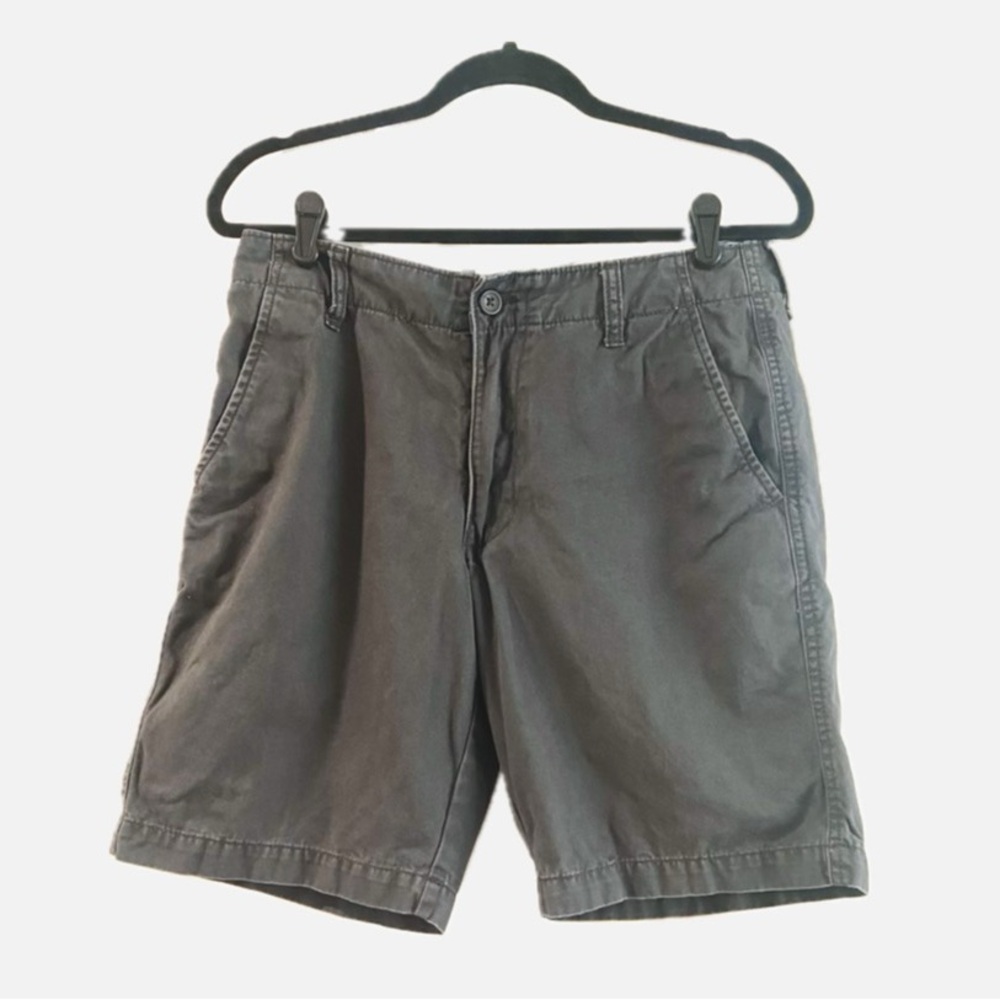 Old Navy Men’s Gray, Lived In Straight shorts, Size 31